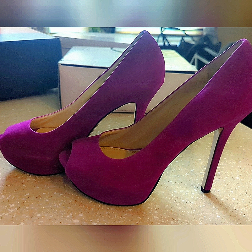 Enzo Angiolini Gorgeous suede Hot Pink platform pumps worn once